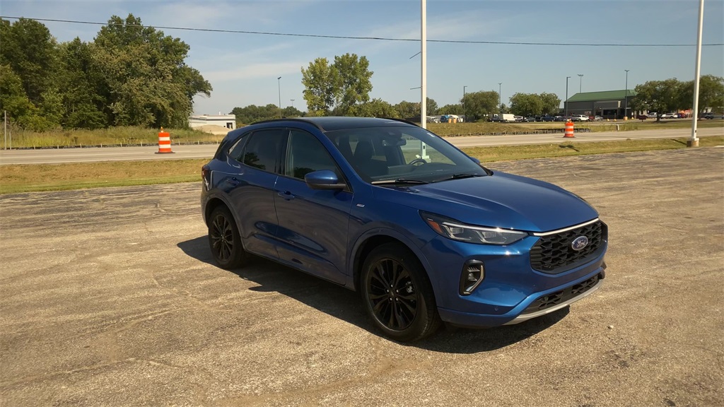 2023 Ford Escape ST-Line Elite photo 2