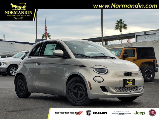 2025 FIAT 500e Base's photo