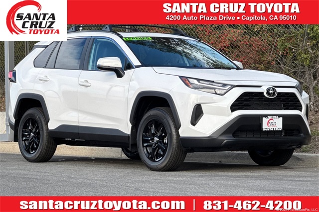 2025 Toyota RAV4 XLE's photo