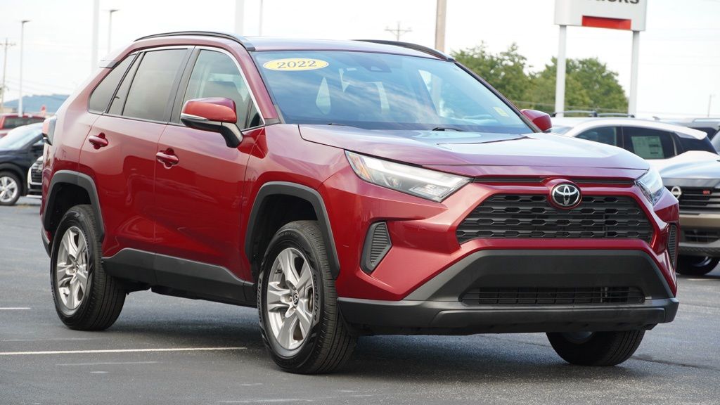 2022 Toyota RAV4 XLE photo 2