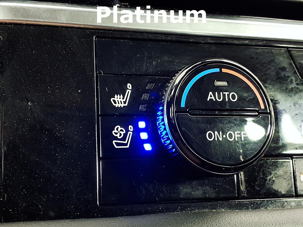 2023 Nissan Pathfinder Platinum photo 10