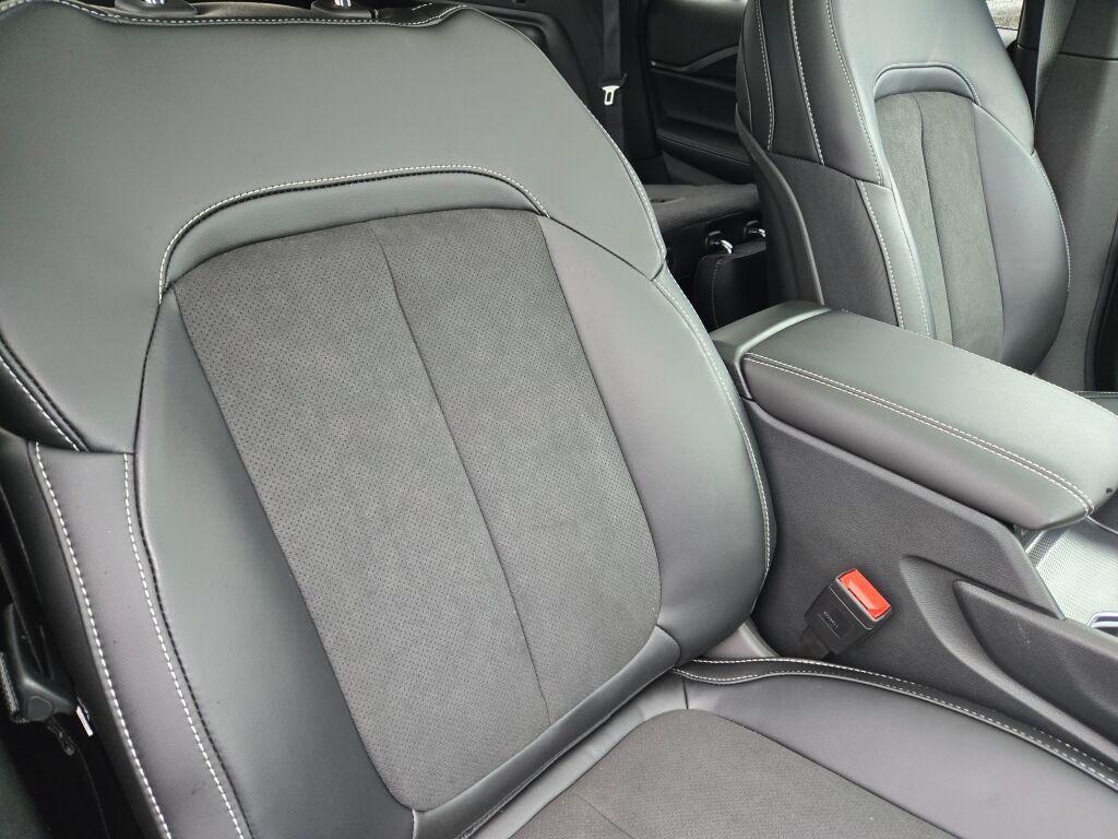 2025 Jeep Grand Cherokee Laredo Altitude photo 3