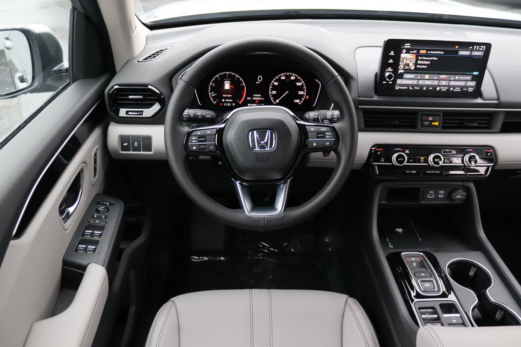 2025 Honda Pilot Touring photo 18