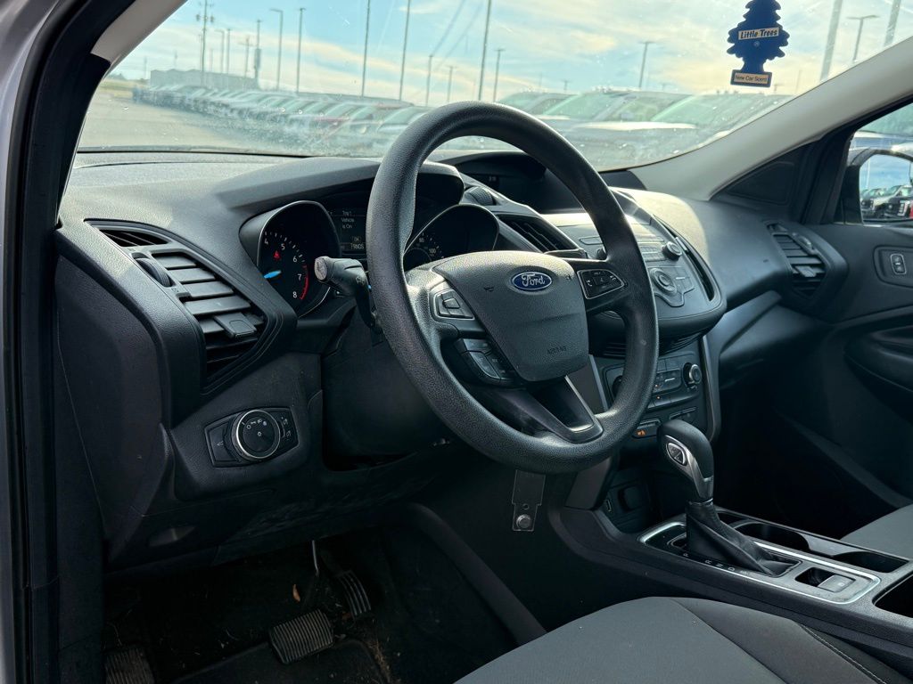2019 Ford Escape S photo 2