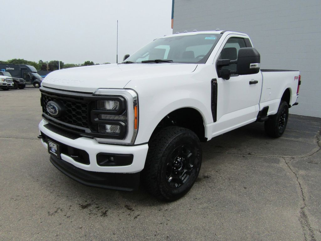 2023 Ford F-350 XL photo 3