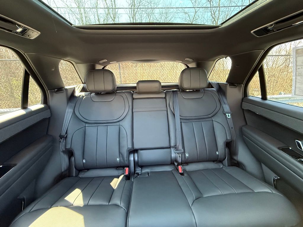2025 Land Rover Range Rover Sport SE photo 18