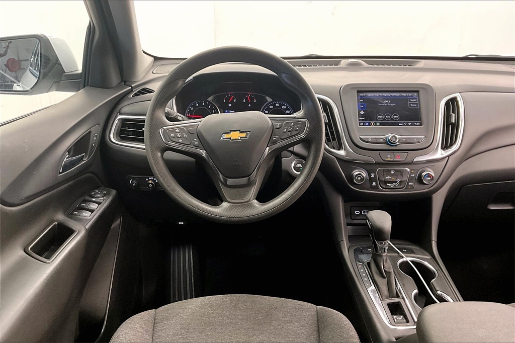 2023 Chevrolet Equinox LT photo 2