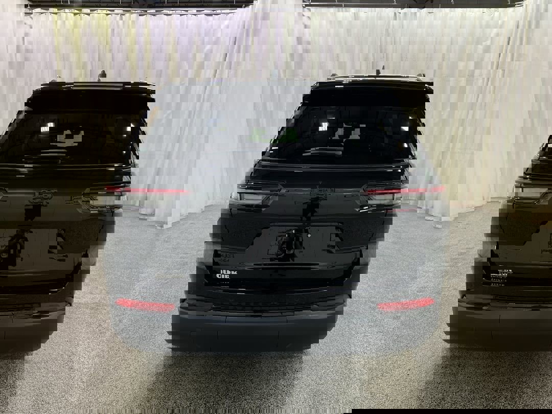 2025 Jeep Grand Cherokee Altitude X photo 2