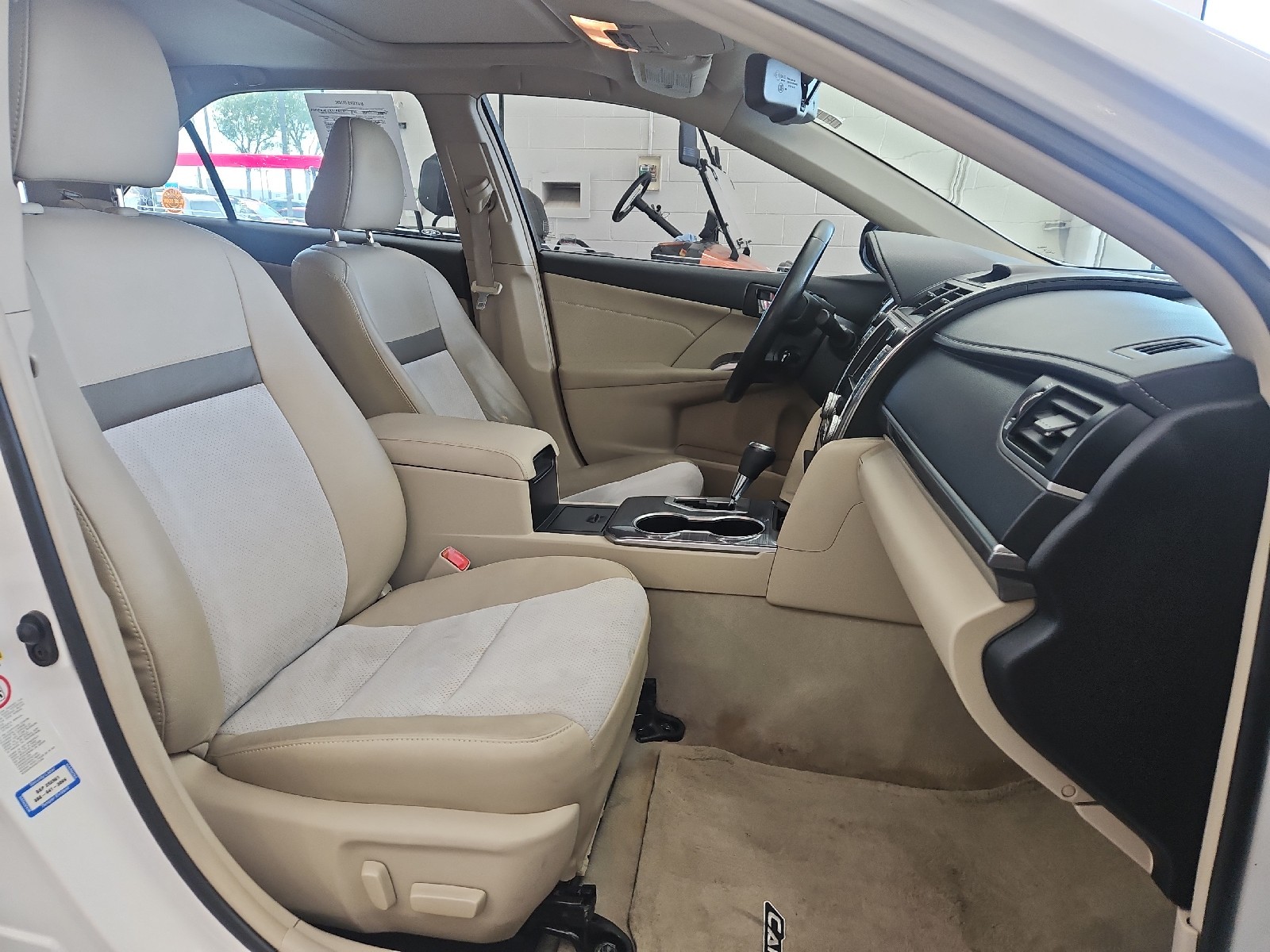 Used 2013 WHITE Toyota XLE image 14