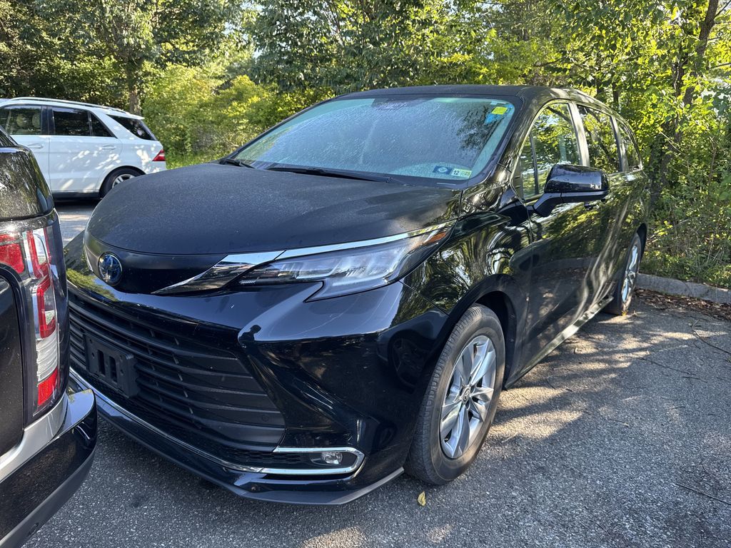 2022 Toyota Sienna XLE photo 4