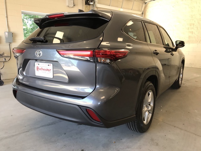 2023 Toyota Highlander L photo 3