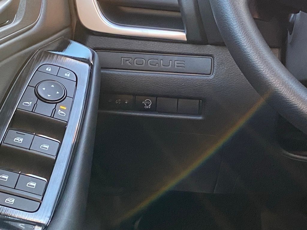 2025 Nissan Rogue S photo 25