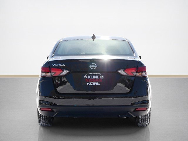 2025 Nissan Versa 1.6 SV photo 2