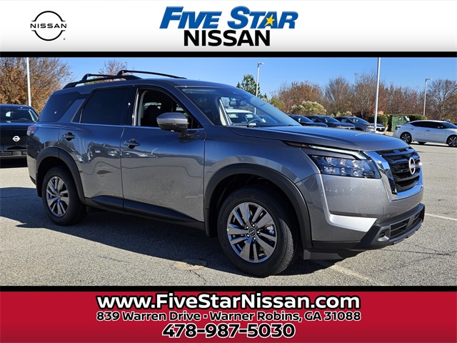 2025 Nissan Pathfinder SV's photo