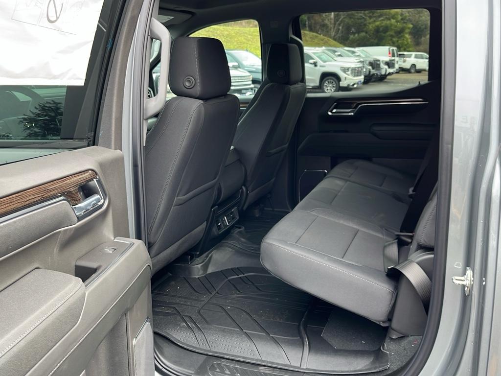 2025 Chevrolet Silverado LT photo 14