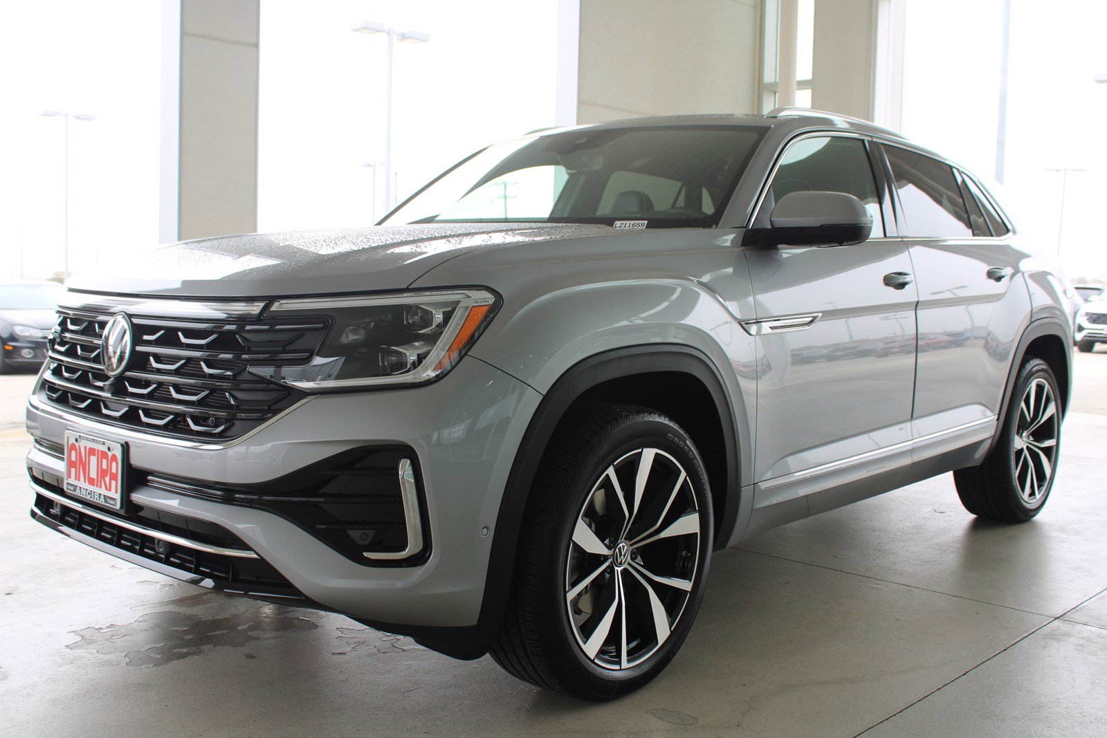 2025 Volkswagen Atlas Cross Sport SEL Premium R-Line photo 5
