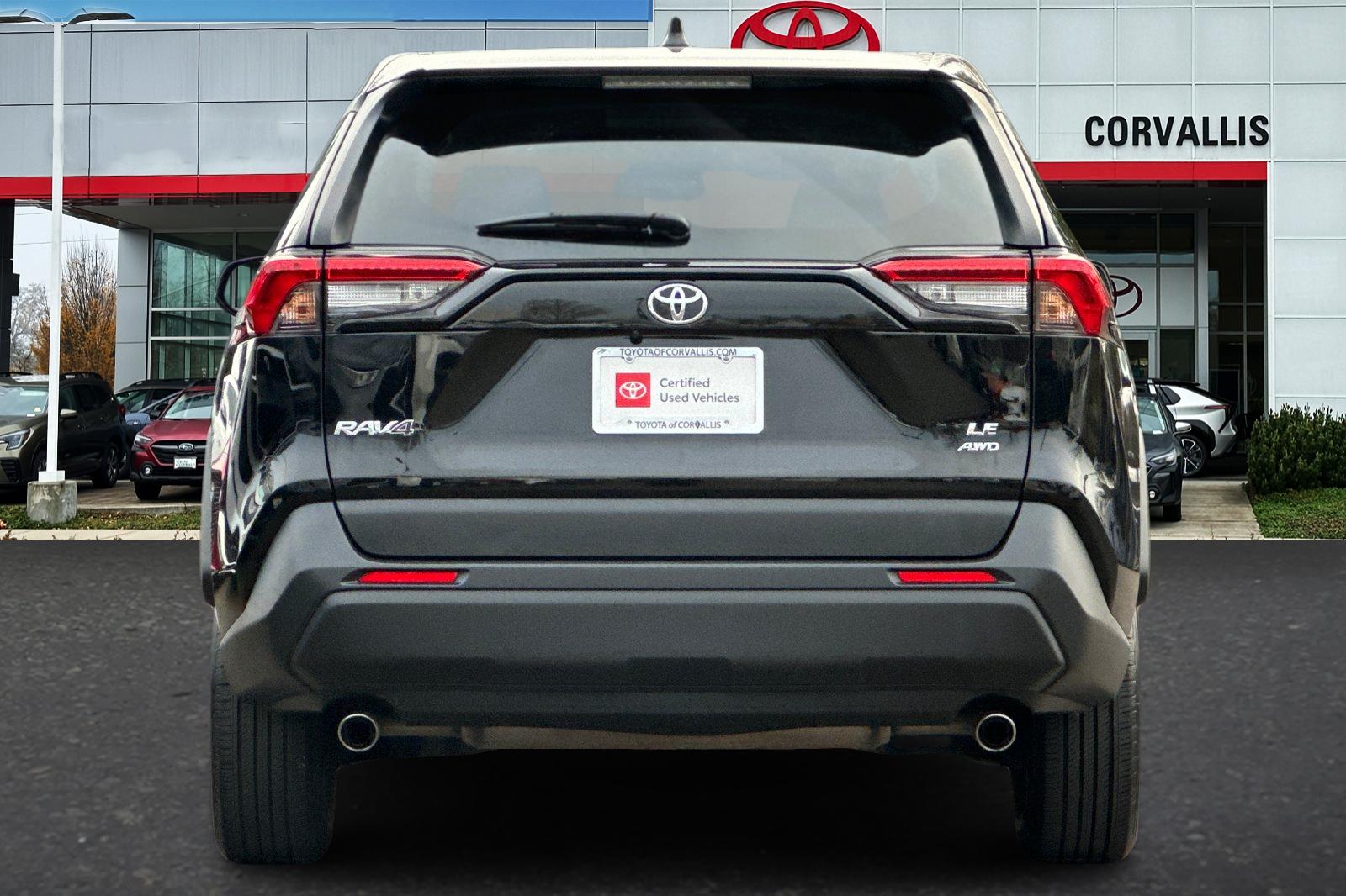 2024 Toyota RAV4 LE photo 4