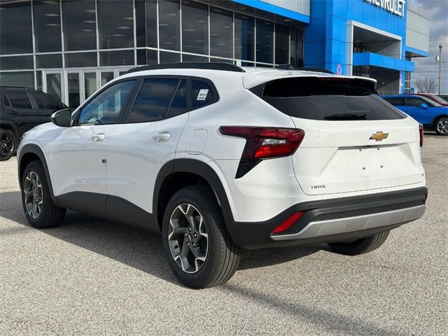2026 Chevrolet Trax LT photo 2