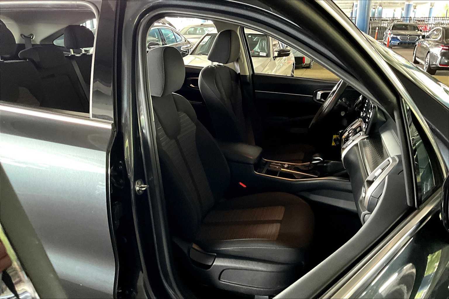 2021 Kia Sorento LX photo 8