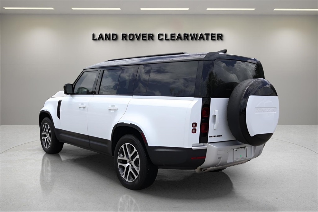 2025 Land Rover Defender 130 S photo 3