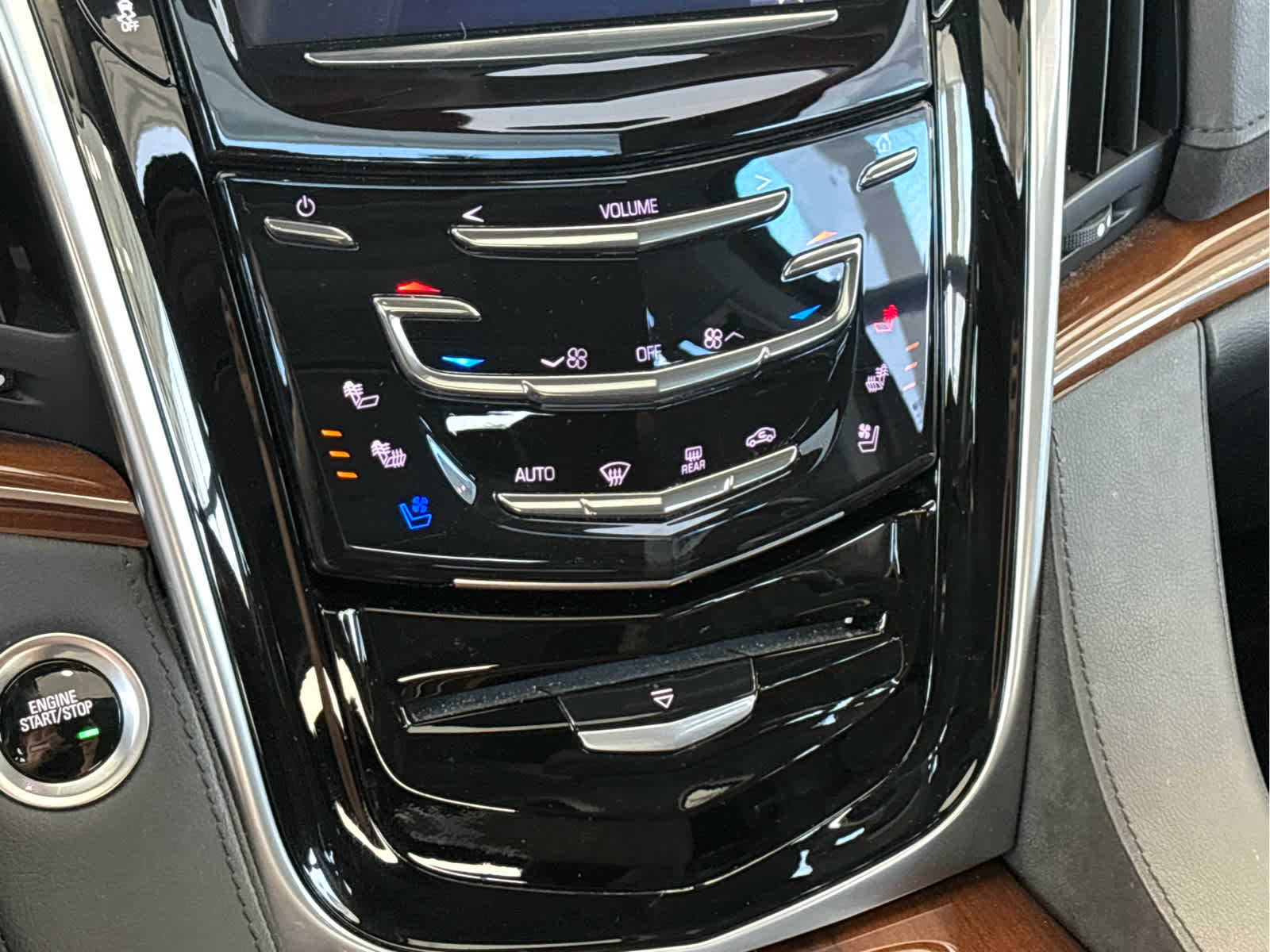 2020 Cadillac Escalade Luxury photo 22