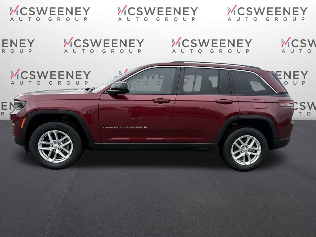 2023 Jeep Grand Cherokee Laredo photo 2