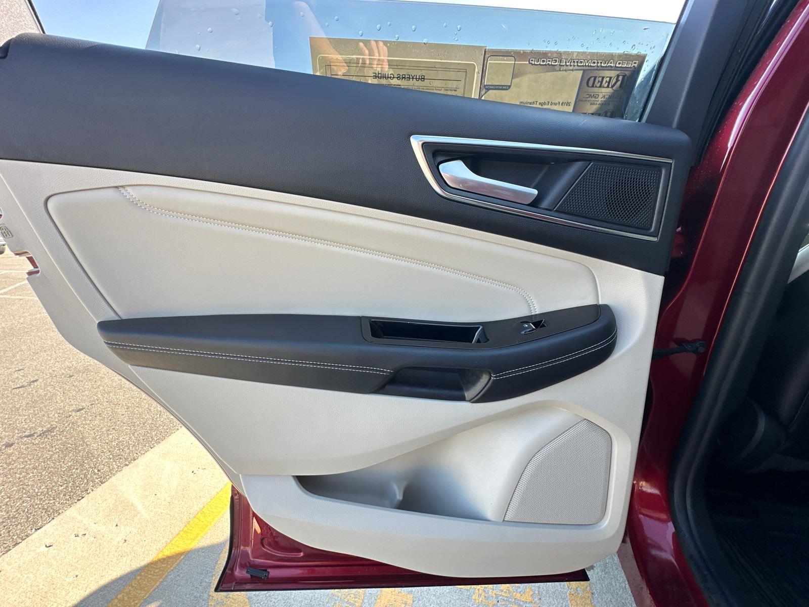 2019 Ford Edge Titanium photo 22