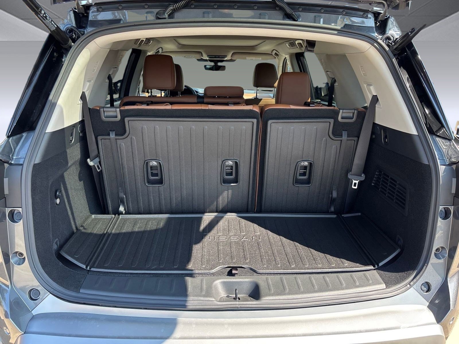 2025 Nissan Pathfinder Platinum photo 21