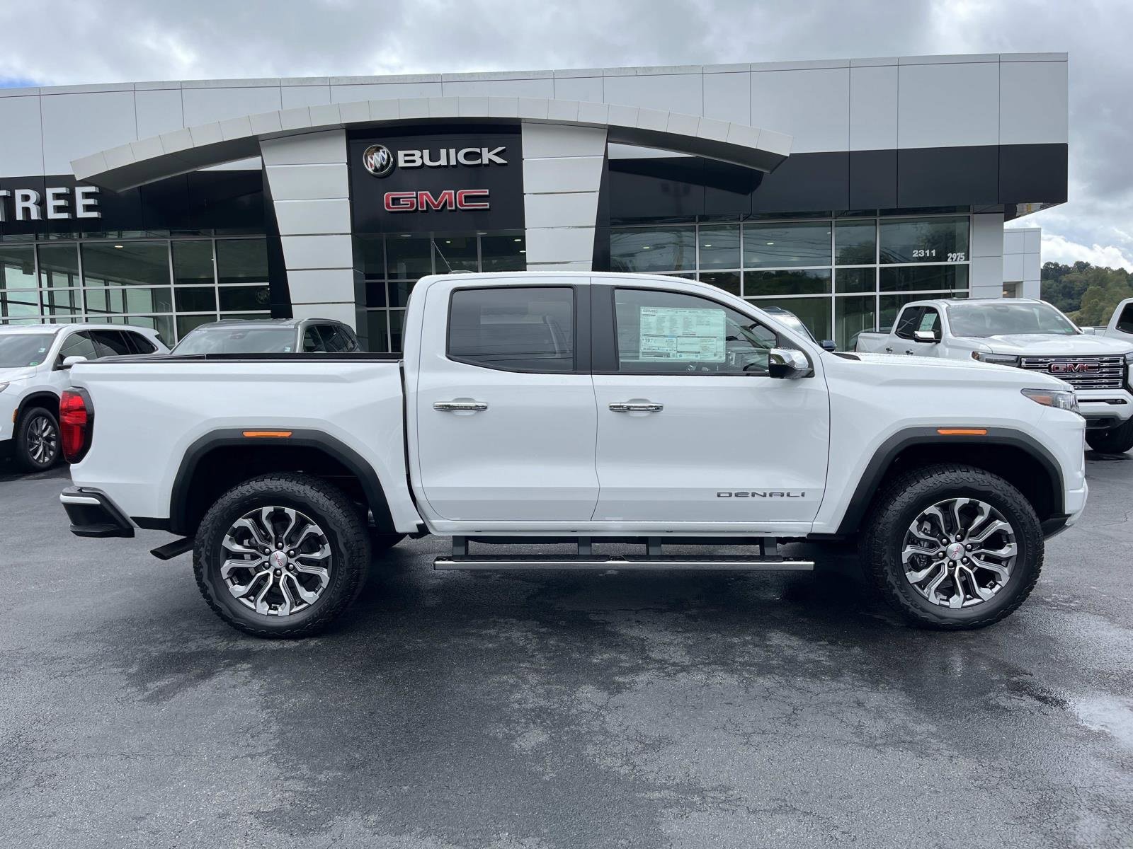 2026 Gmc Canyon Denali photo 2