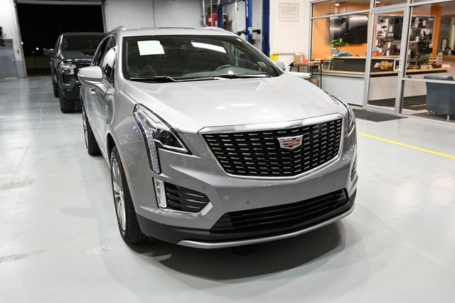 2025 Cadillac XT5 Premium Luxury photo 3