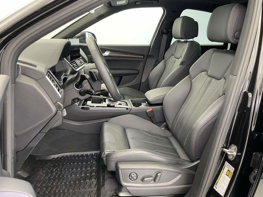 2025 Audi Q5 45 S line Premium Plus photo 4