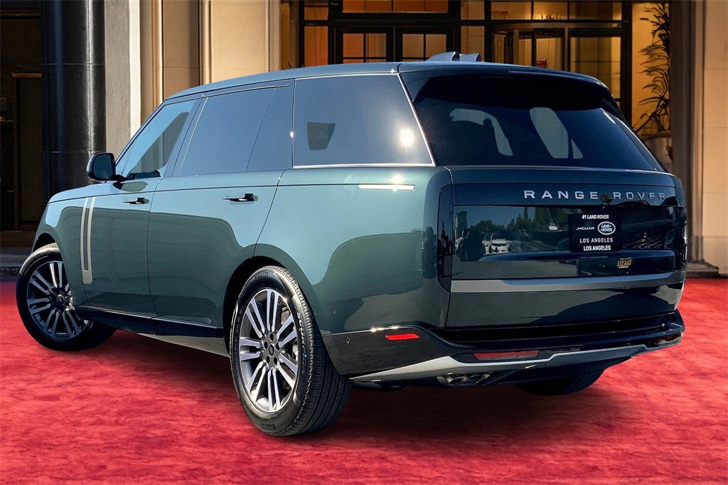 2025 Land Rover Range Rover SE photo 2