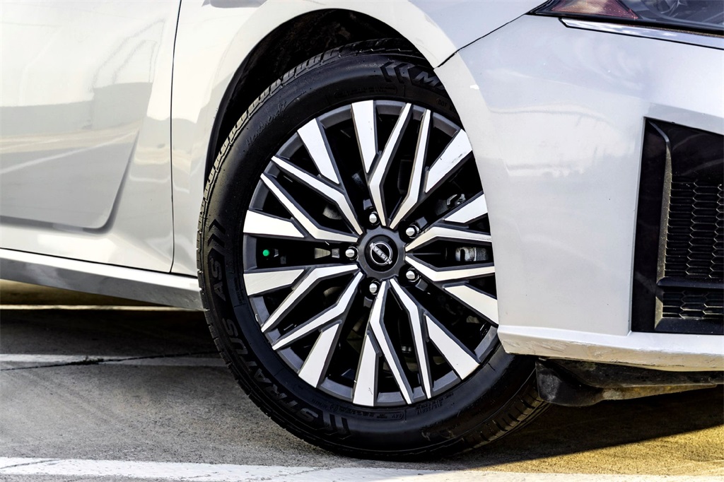 2023 Nissan Altima 2.5 SV photo 2