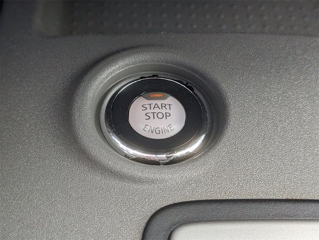 2021 Nissan Frontier SV photo 12