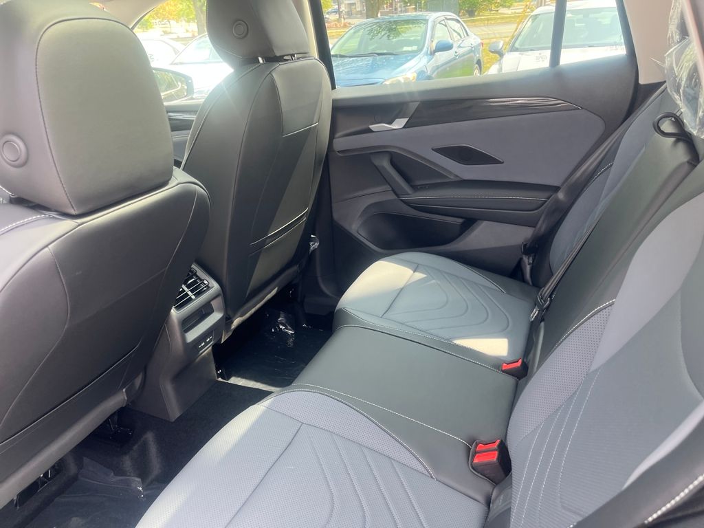 2025 Volkswagen Tiguan SE photo 17