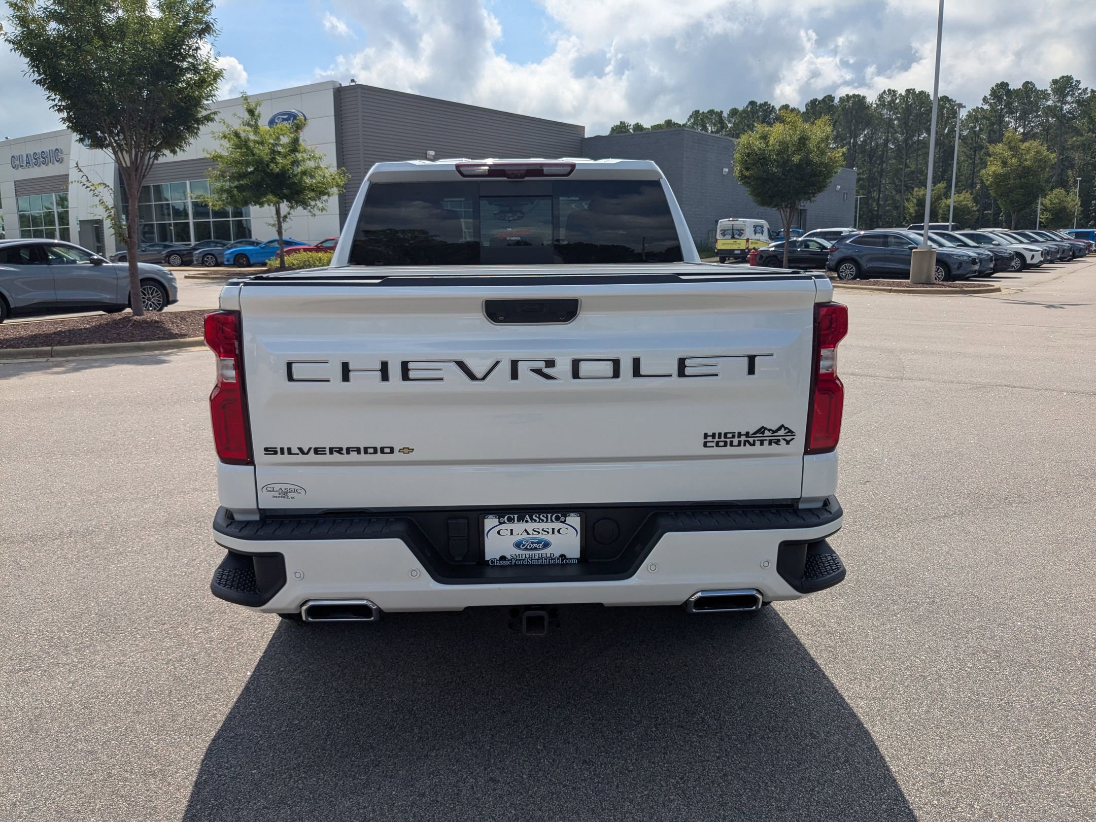 2023 Chevrolet Silverado 1500 High Country photo 8