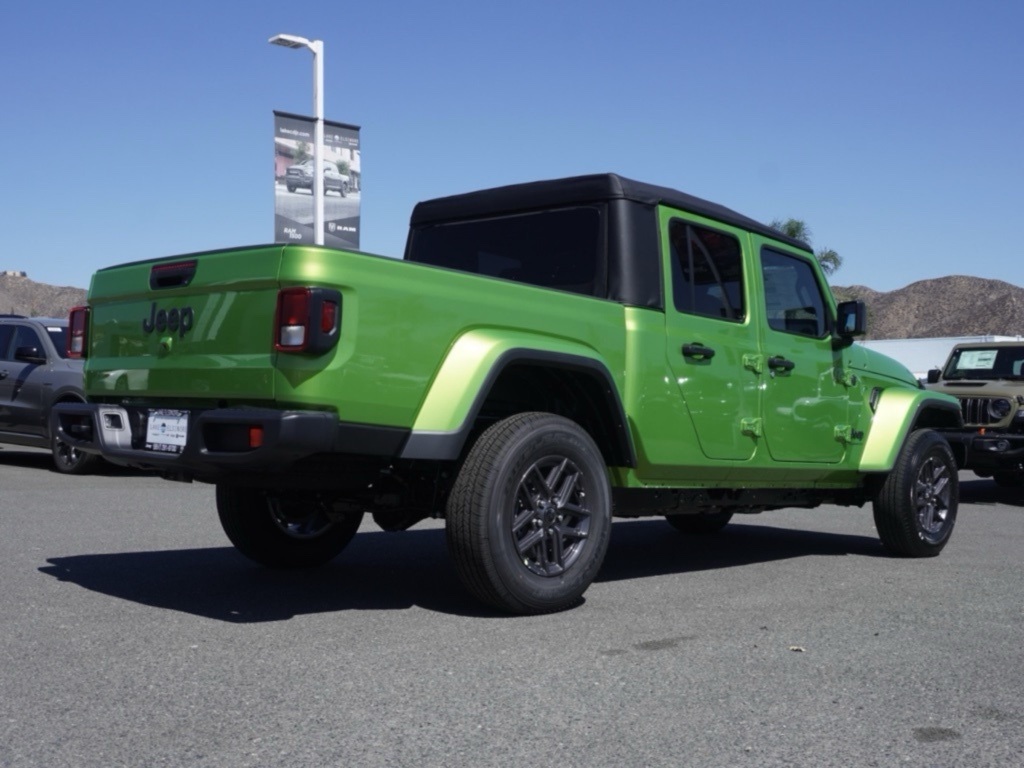 2025 Jeep Gladiator Sport photo 4