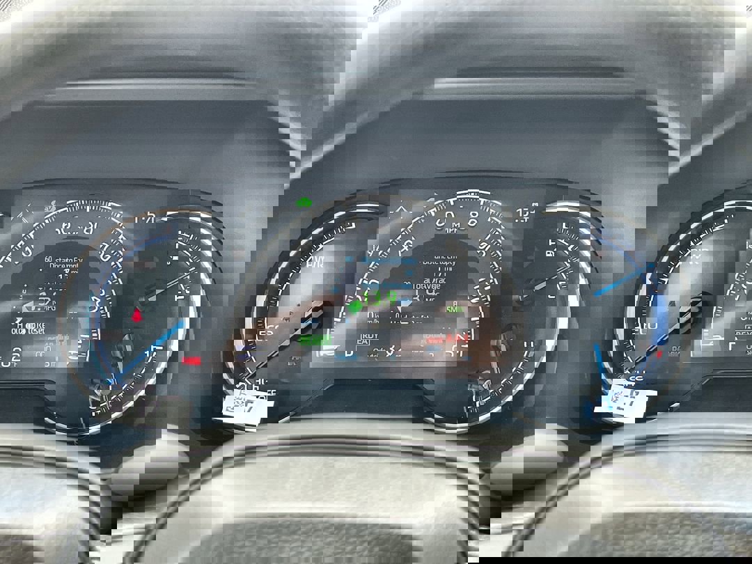 2025 Toyota RAV4 Hybrid XLE photo 17