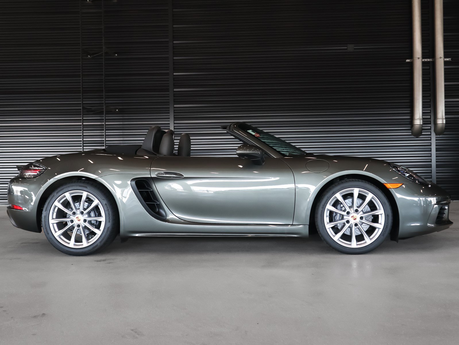 New 2025 Aventurine Green Metallic Porsche  image 13