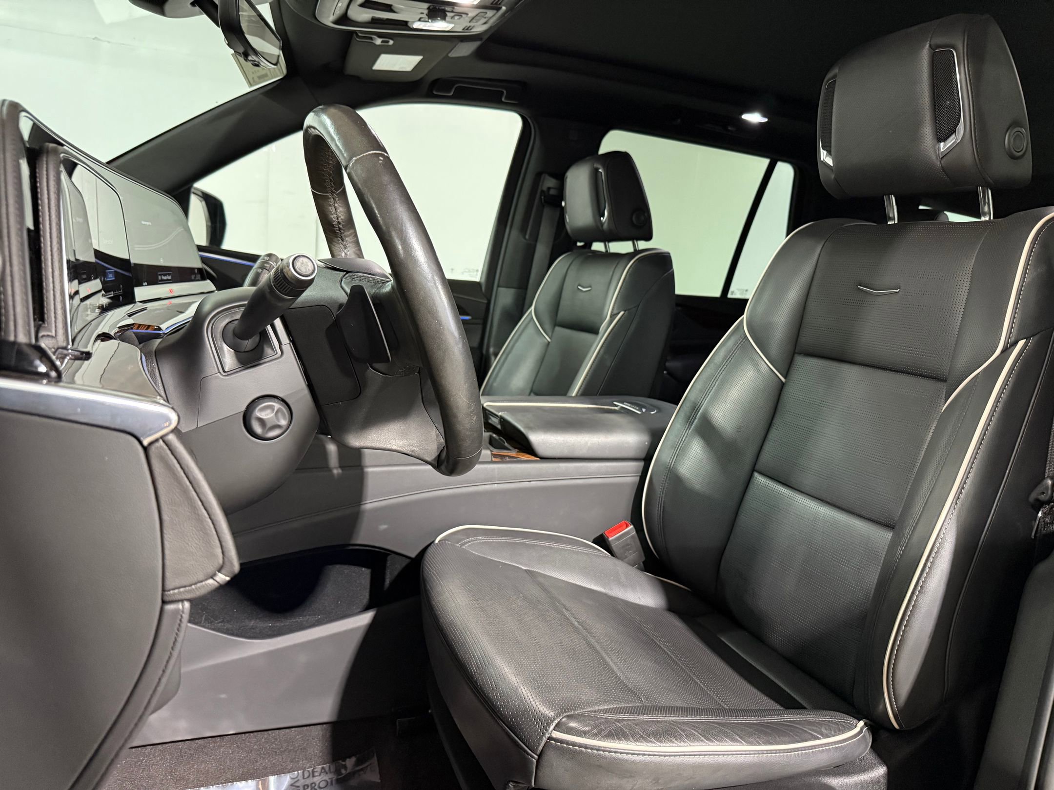 2022 Cadillac Escalade Premium Luxury photo 3