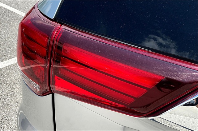 2022 Mitsubishi Outlander PHEV LE photo 29