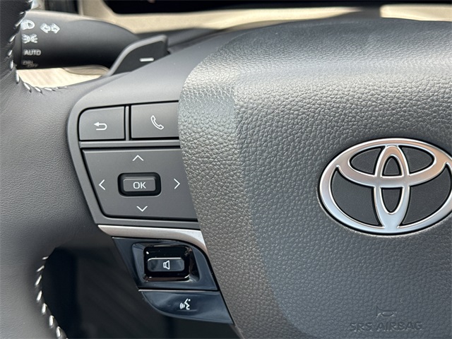 2025 Toyota Camry SE photo 17