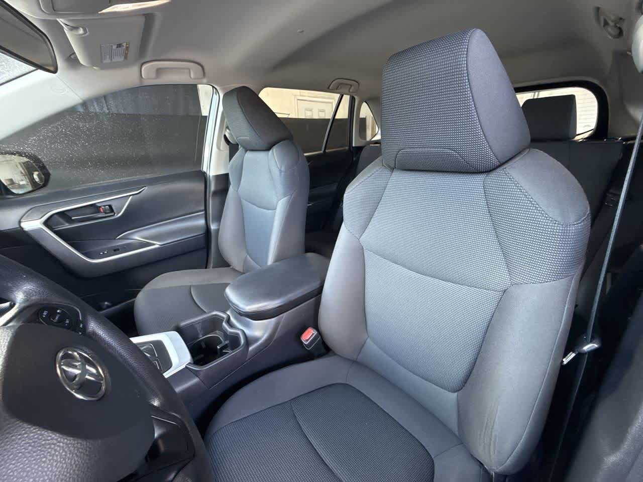 2022 Toyota RAV4 LE photo 12