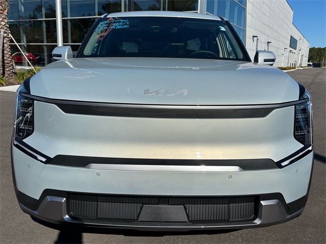 2026 Kia EV9 Light Long Range photo 2
