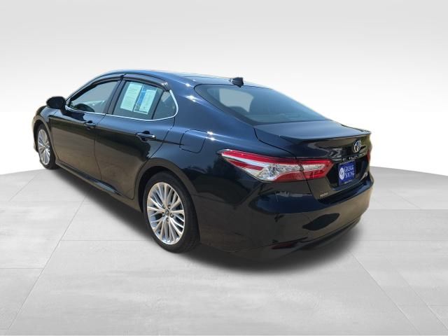 2019 Toyota Camry XLE photo 2
