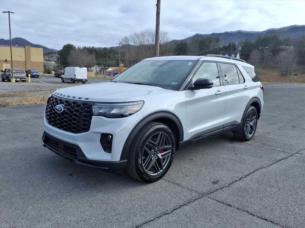 2026 Ford Explorer ST-LINE's photo