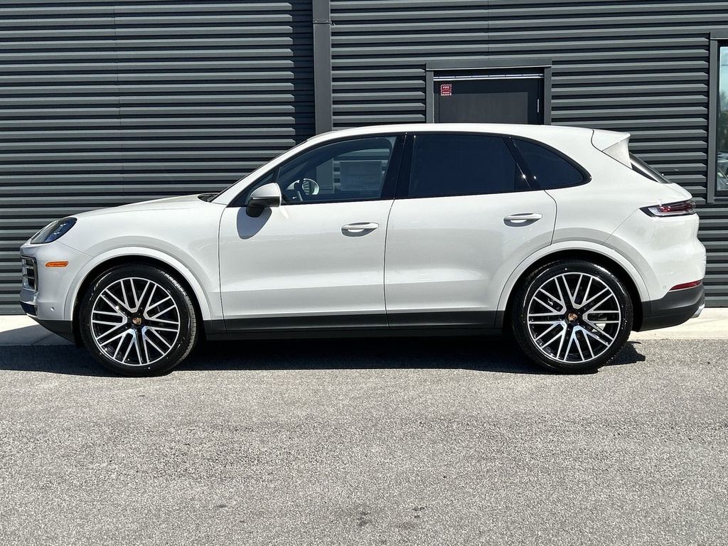 2025 Porsche Cayenne Base photo 10