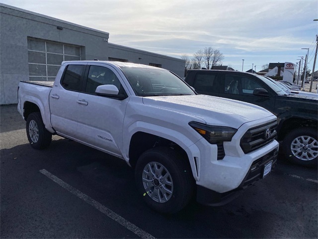 2025 Toyota Tacoma SR5's photo