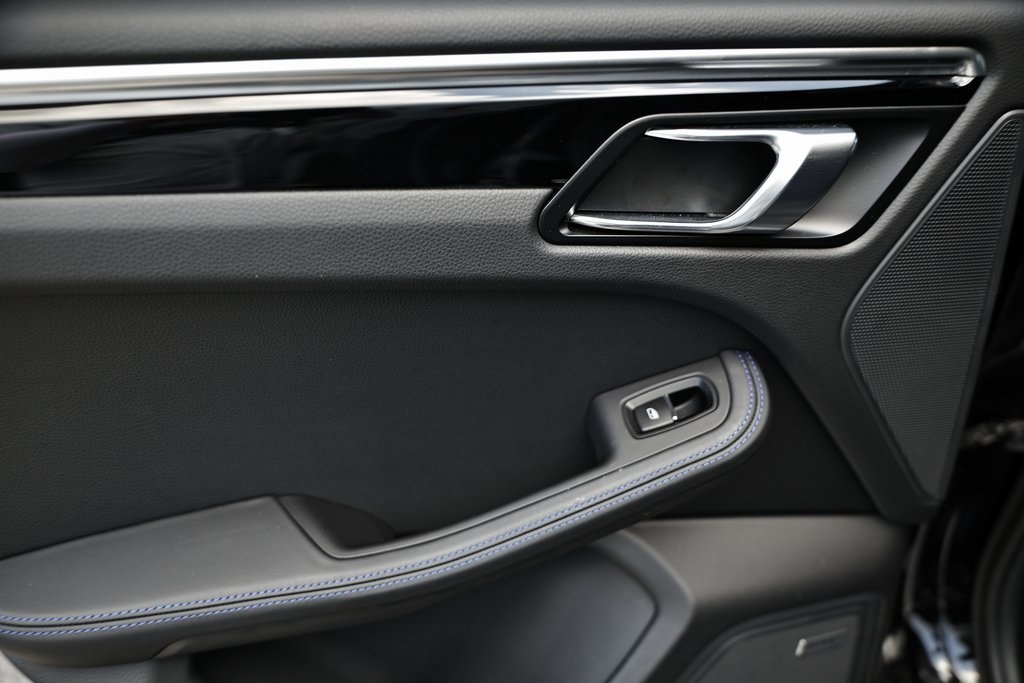 2025 Porsche Macan T photo 23