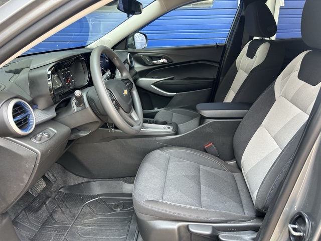 2025 Chevrolet Trax LS photo 25